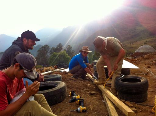 4_walls_tire_structure_colombia_sustainable_trash_construction_samuel_mclaughlin_.jpg