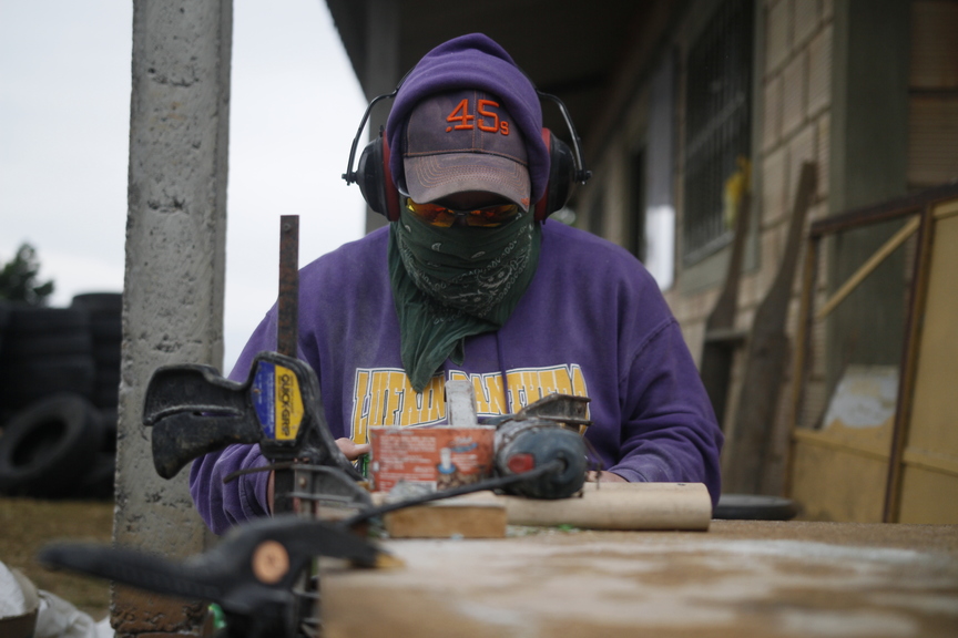 4_walls_tire_structure_colombia_sustainable_trash_construction_jeremy.jpg
