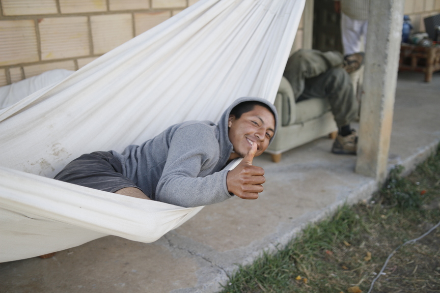 4_walls_tire_structure_colombia_sustainable_trash_construction_hammock.jpg