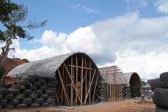 4_walls_tire_structure_colombia_sustainable_trash_construction_14.jpg