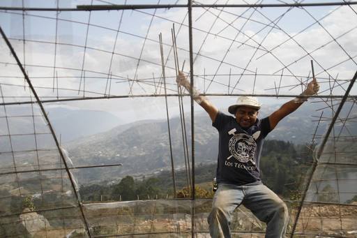 4_walls_tire_structure_colombia_sustainable_trash_construction33.jpg