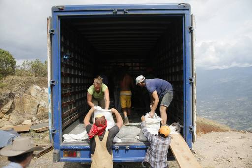 4_walls_los_tecnicos_las_rocas_earthship_tire_sustainable_dome_home_10.jpg