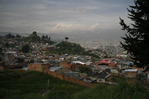 4_walls_los_tecnicos_las_rocas_earthship_tire_sustainable_dome_home_10a.jpg