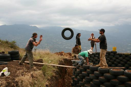 4_walls_colombia_sustainable_architecture_waylon_matson_steven_wright4.jpg