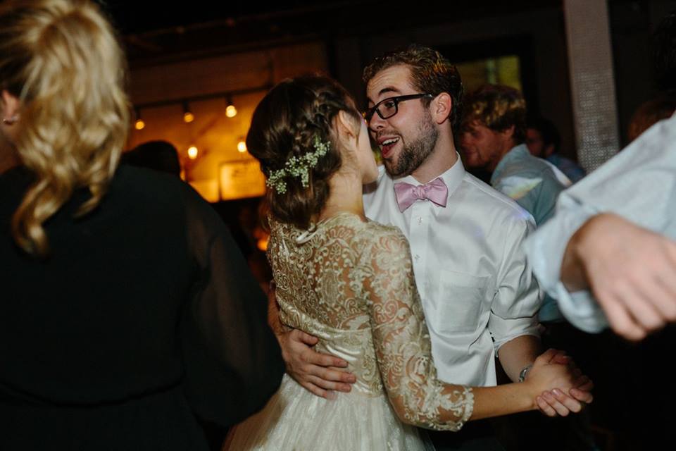 All wedding photos featured in this post were taken by the wonderful Kate Anthony. All photo credit to her! 