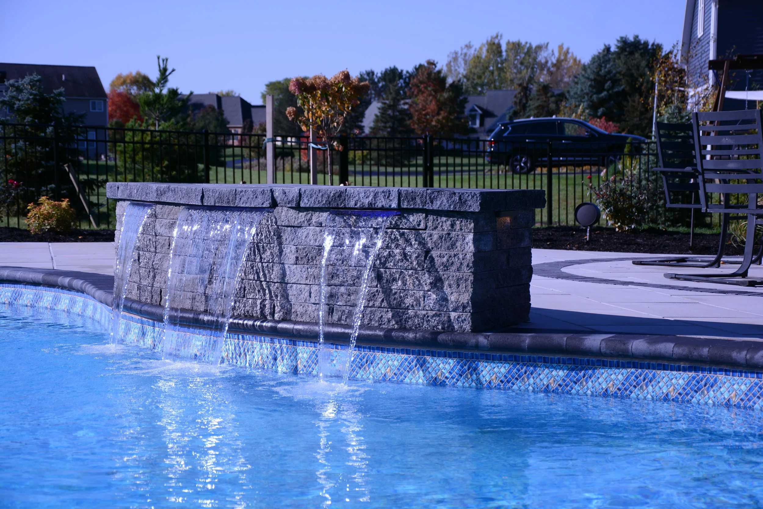 Pool-design-syracuse-sheer-spill-waterfeature.JPG