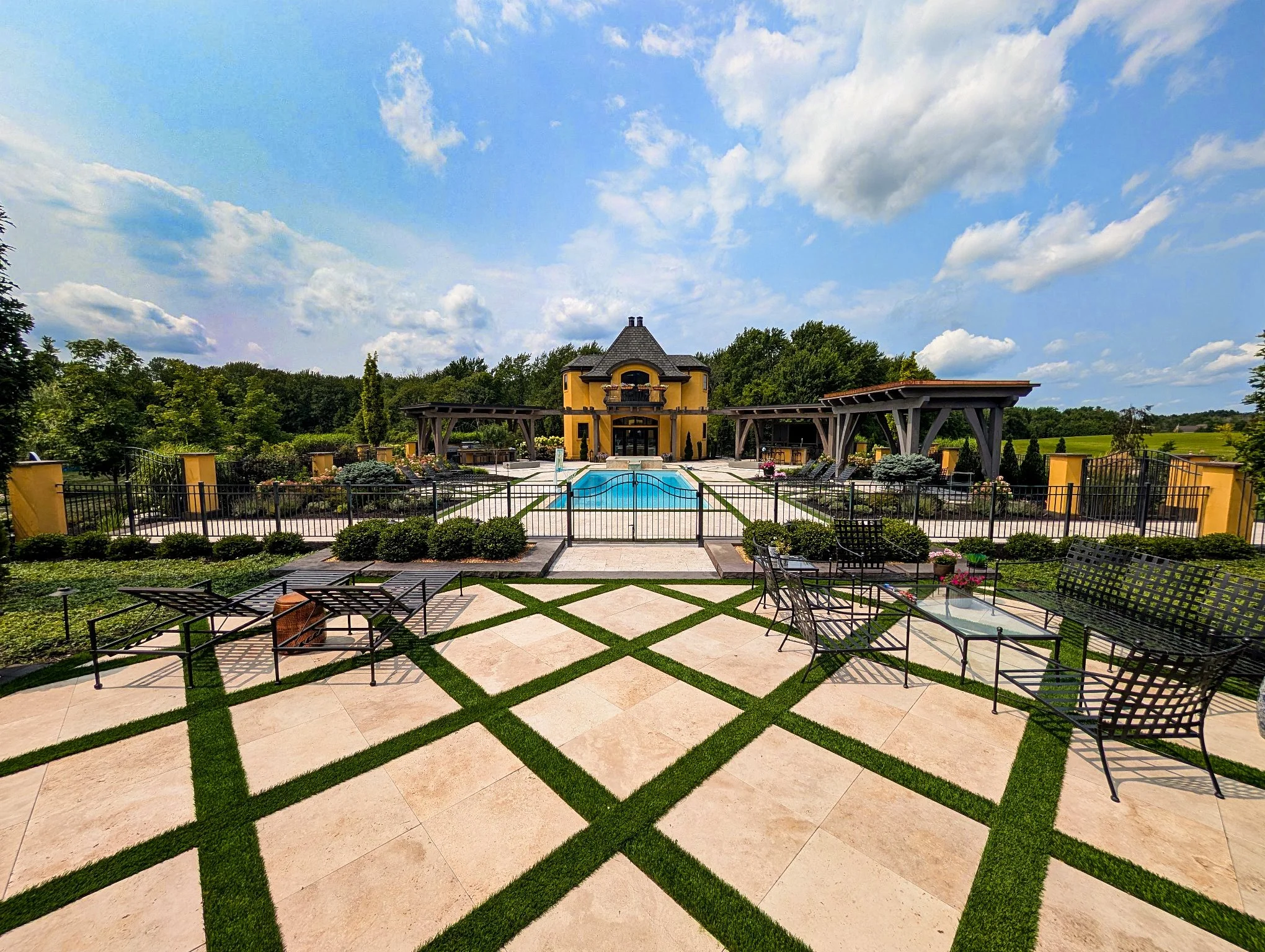 Lobdell_Poolhouse_Travertine_Turf_Fence_Pergola_Full.jpg