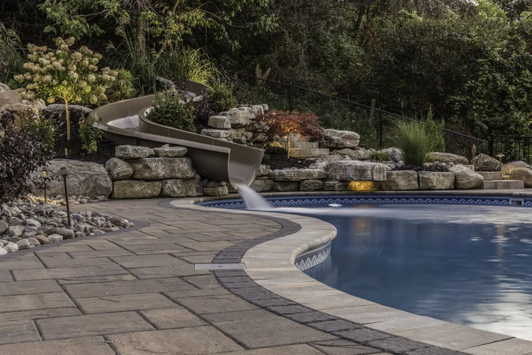 Retaining wall contractor Syracuse NY boulder and block retaining walls