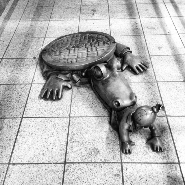 #unionsquare #publicart #gator #sewercap #bite #moneybag #head #gotham #artunderground by #TomOtterness
