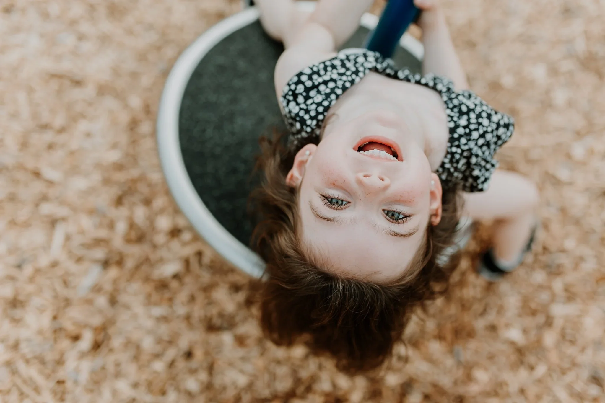 photos-sur-le-vif-enfants-lifestyle-photographe-laval-1.webp