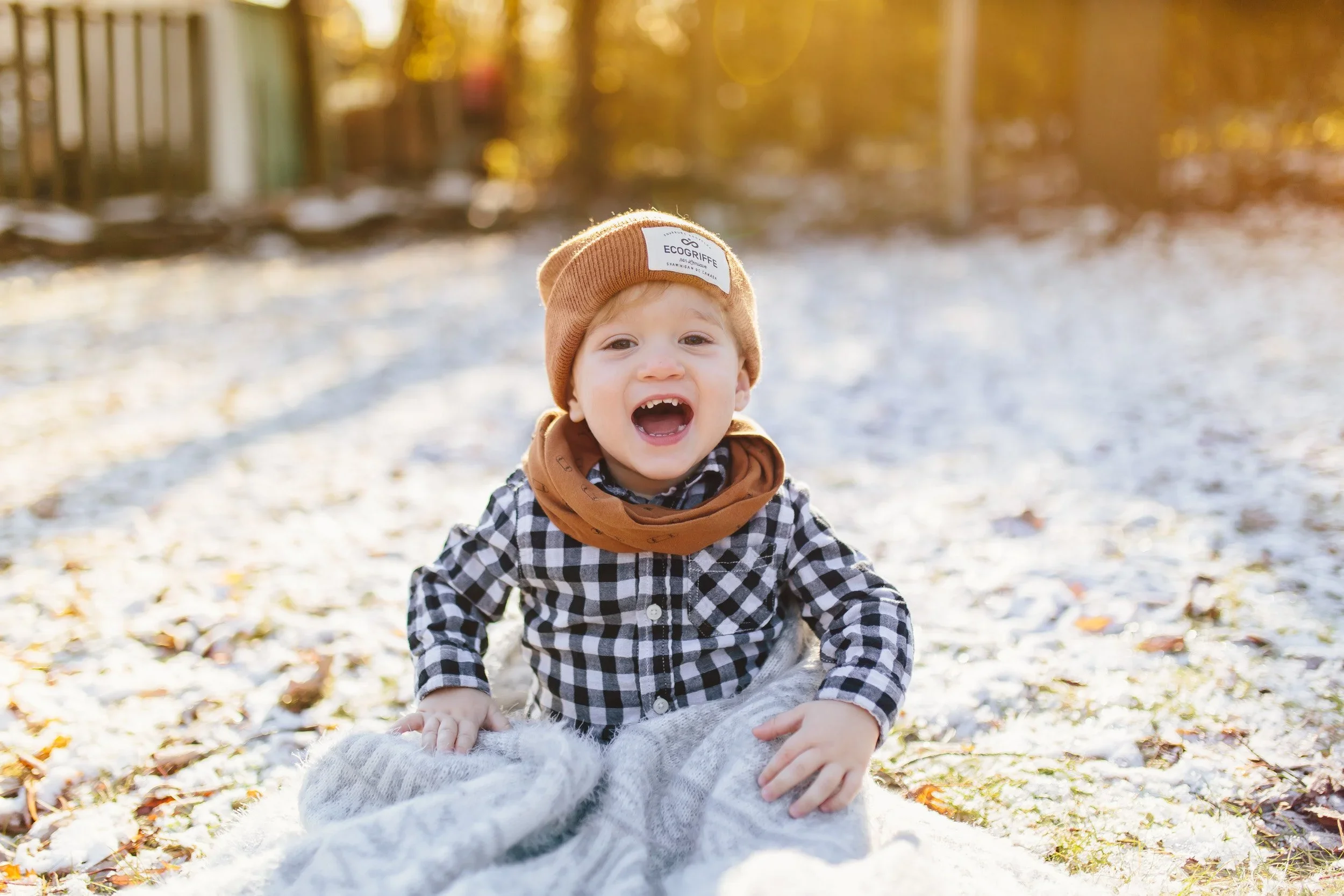 portrait-enfant-hiver-coucher-de-soleil-1.webp