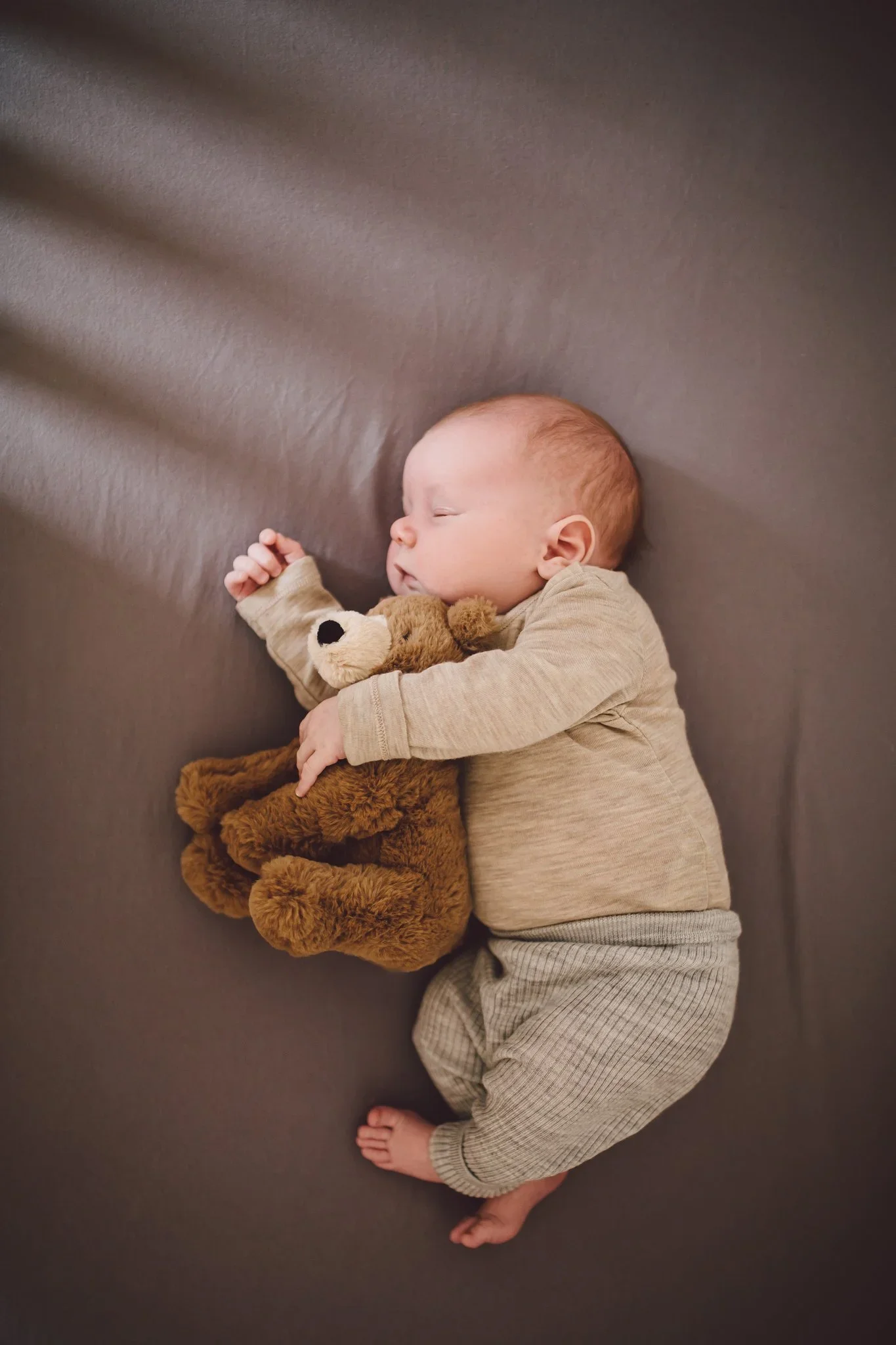 photographe-nouveau-ne-bebe-a-domicile-maternite-grossesse-st-jerome-laurentides-lanaudiere-terrebonne-1.webp