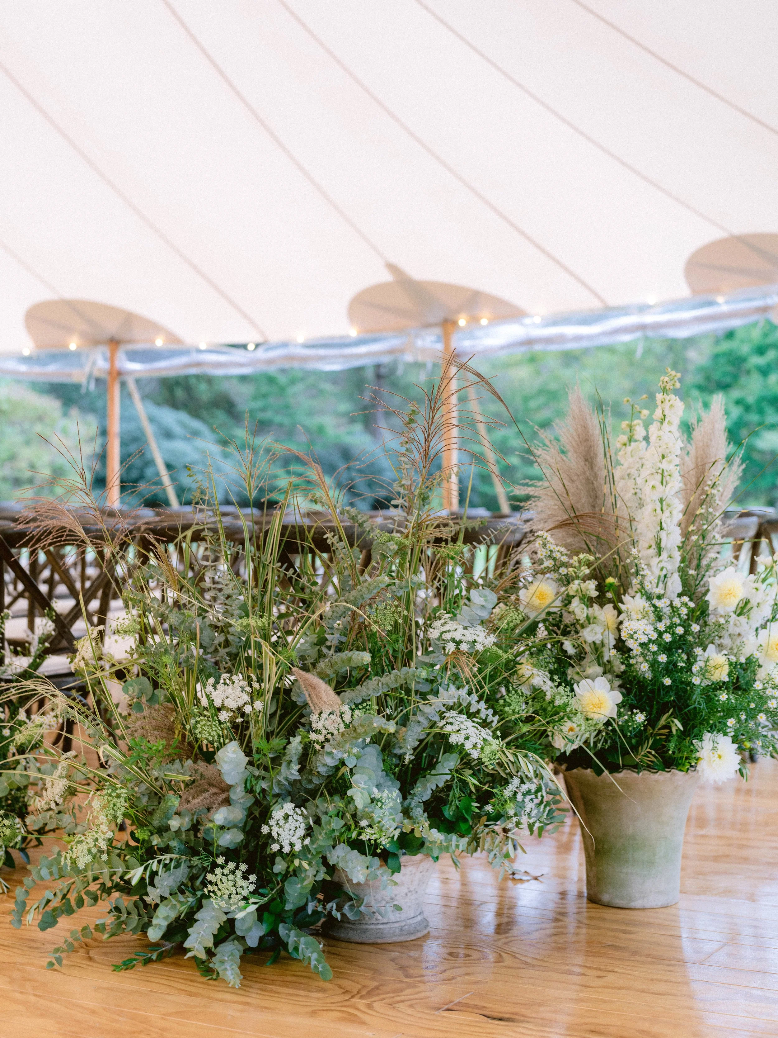 44-Ceremony-Florals-with-Ferns-and-Fall-Colors.jpg
