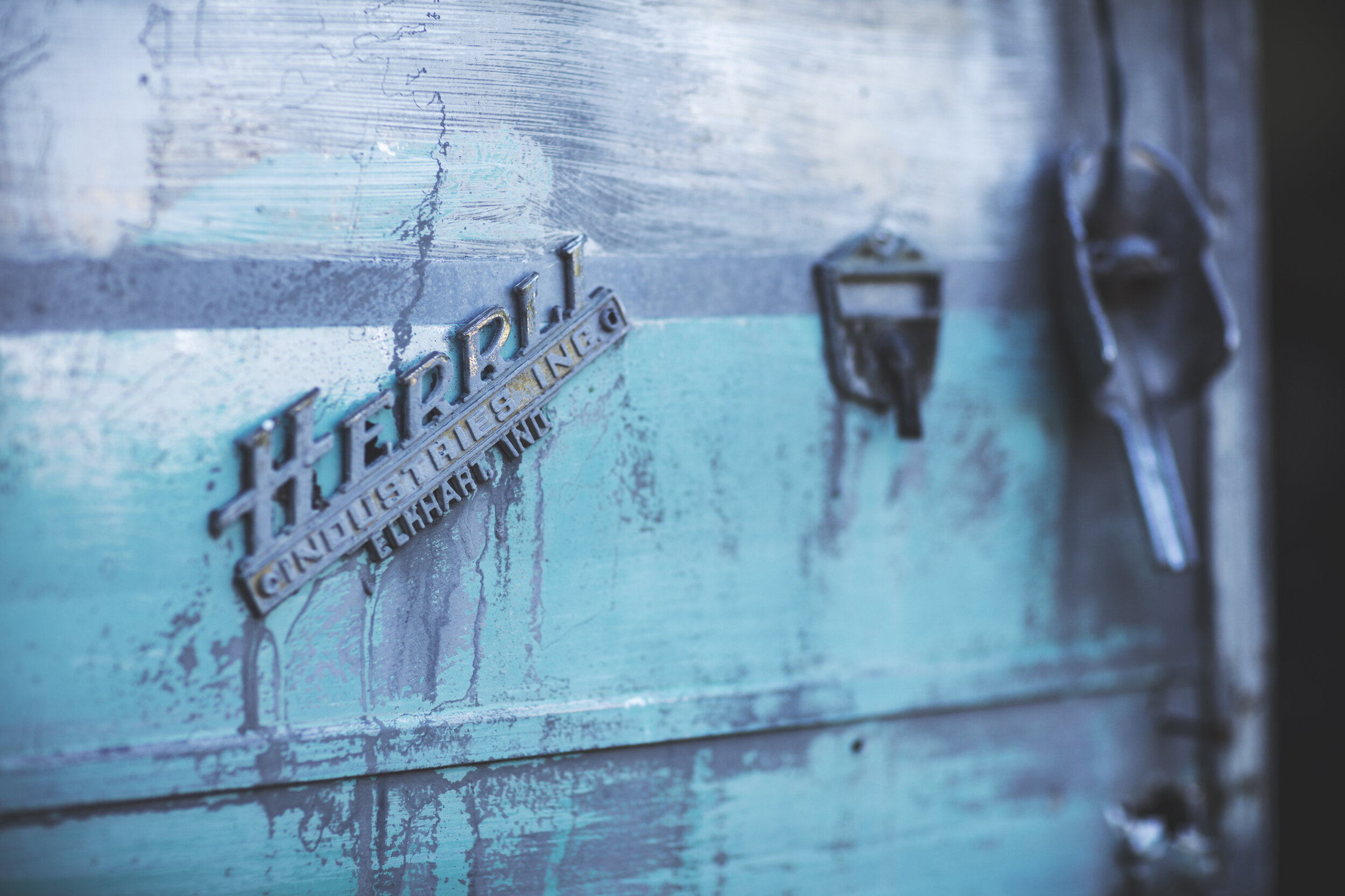 sign+on+trailor_wolf_1I8A8336.jpg