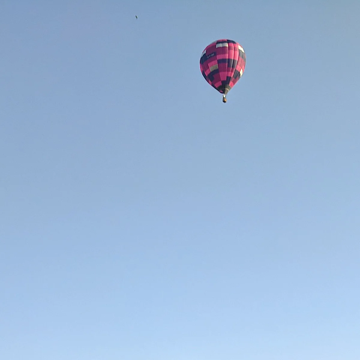 PREMIERE: noc:turne - Praise [Right Hand Corner]