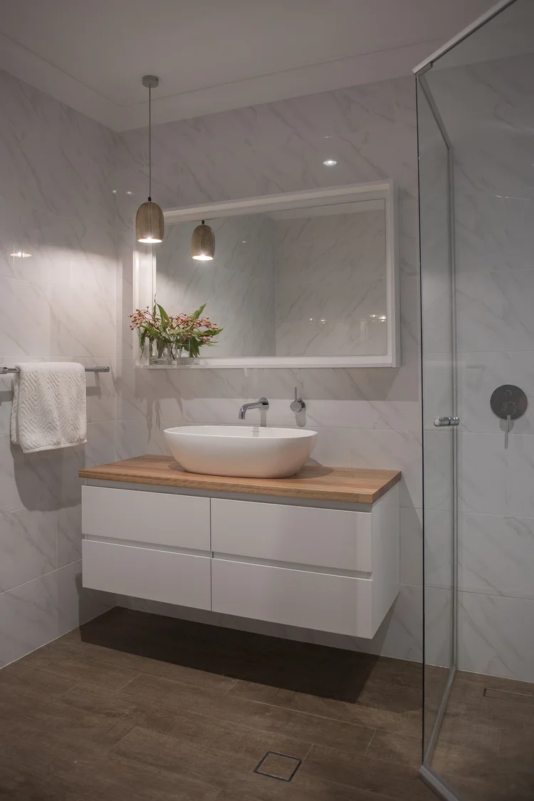 KING+ensuite+wide+sher-1.jpg