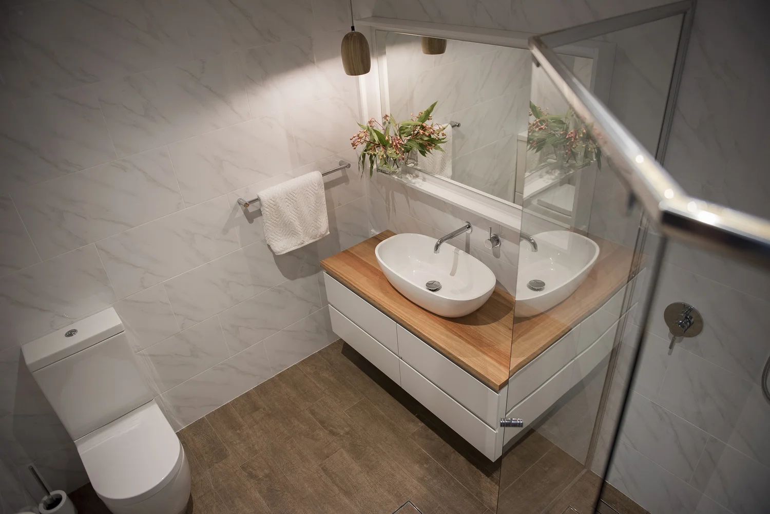KING+ensuite+angle.jpg