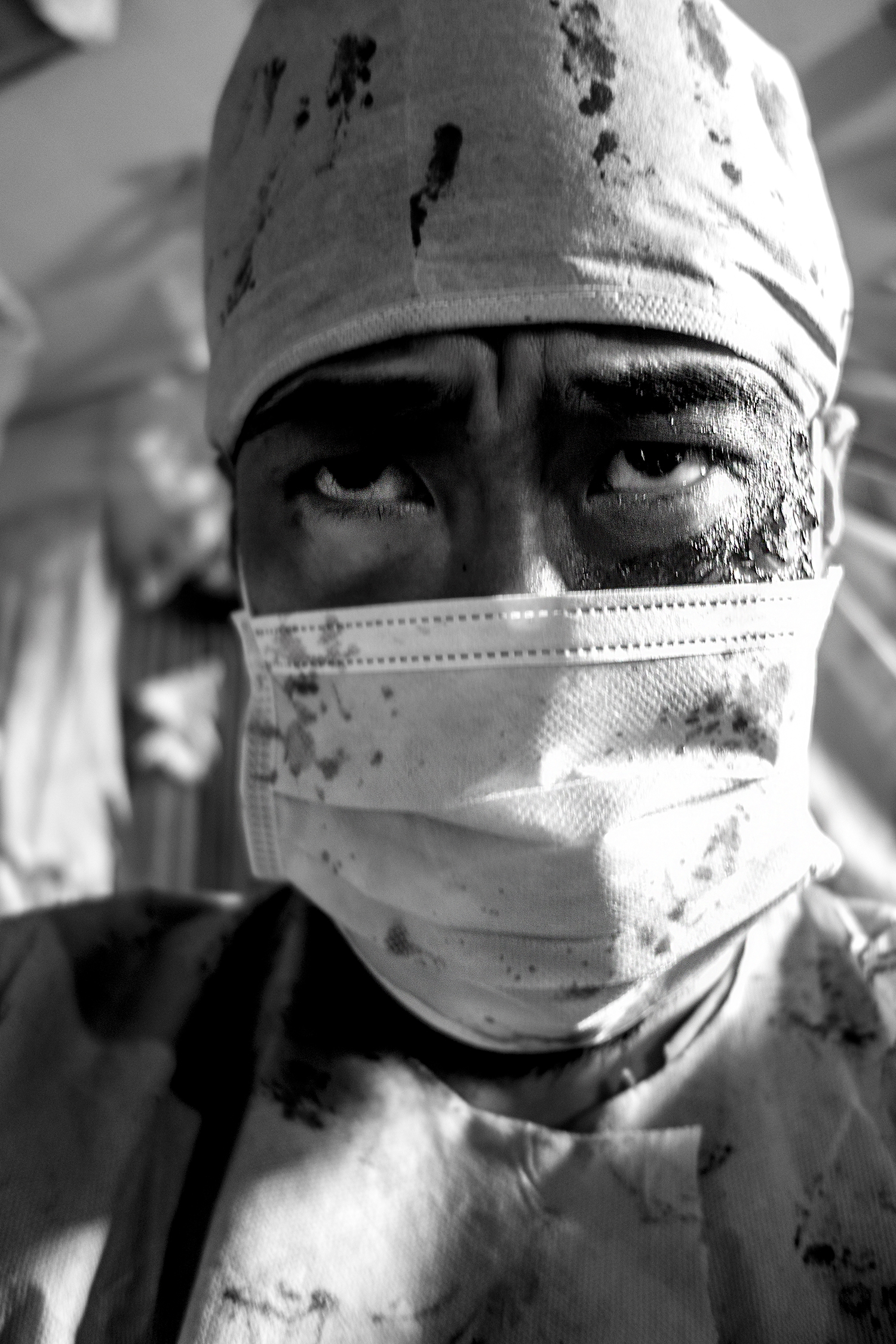 TOOK THIS PHOTO OF MYSELF BECAUSE I PROBABLY WONT LOOK LIKE THIS AGAIN UNTIL THE ZOMBIES TAKE OVER . WHERE I'LL DRESS UP LIKE THIS AND TRY TO BLEND IN . MAJORITY RULES !