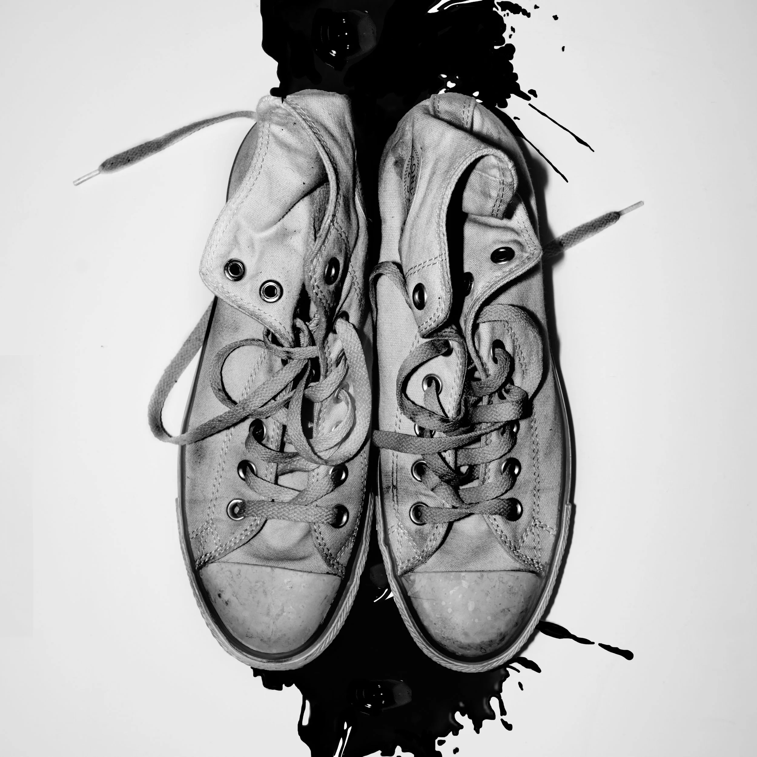 WHITE CONVERSE.jpg