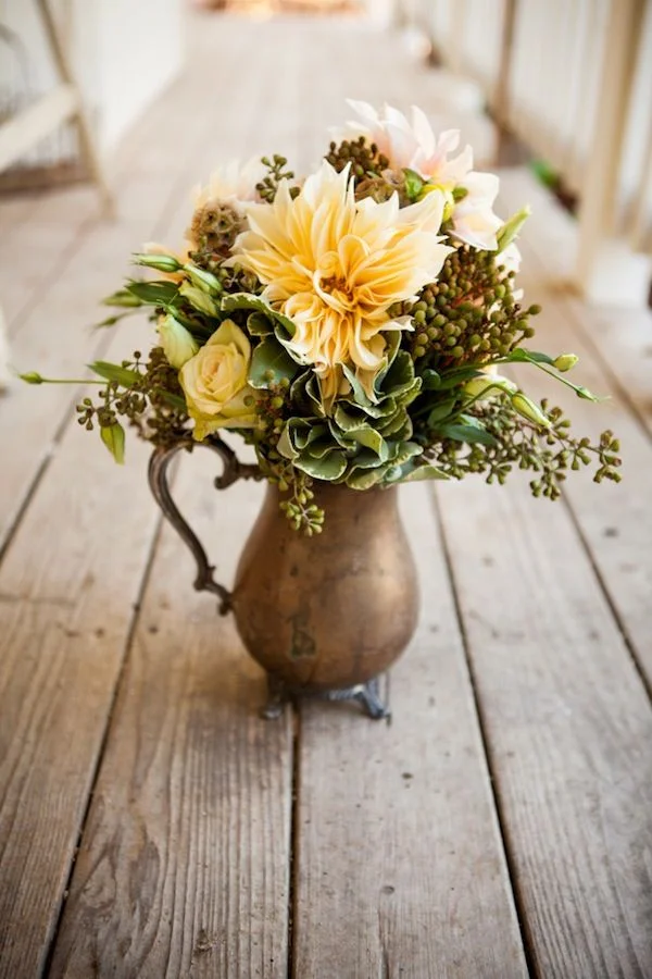 Source - Consider the base, focal, and filler when arranging your flowers
