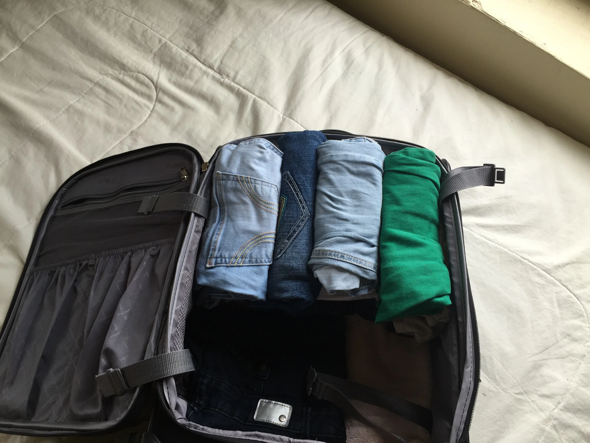 pack up luggage
