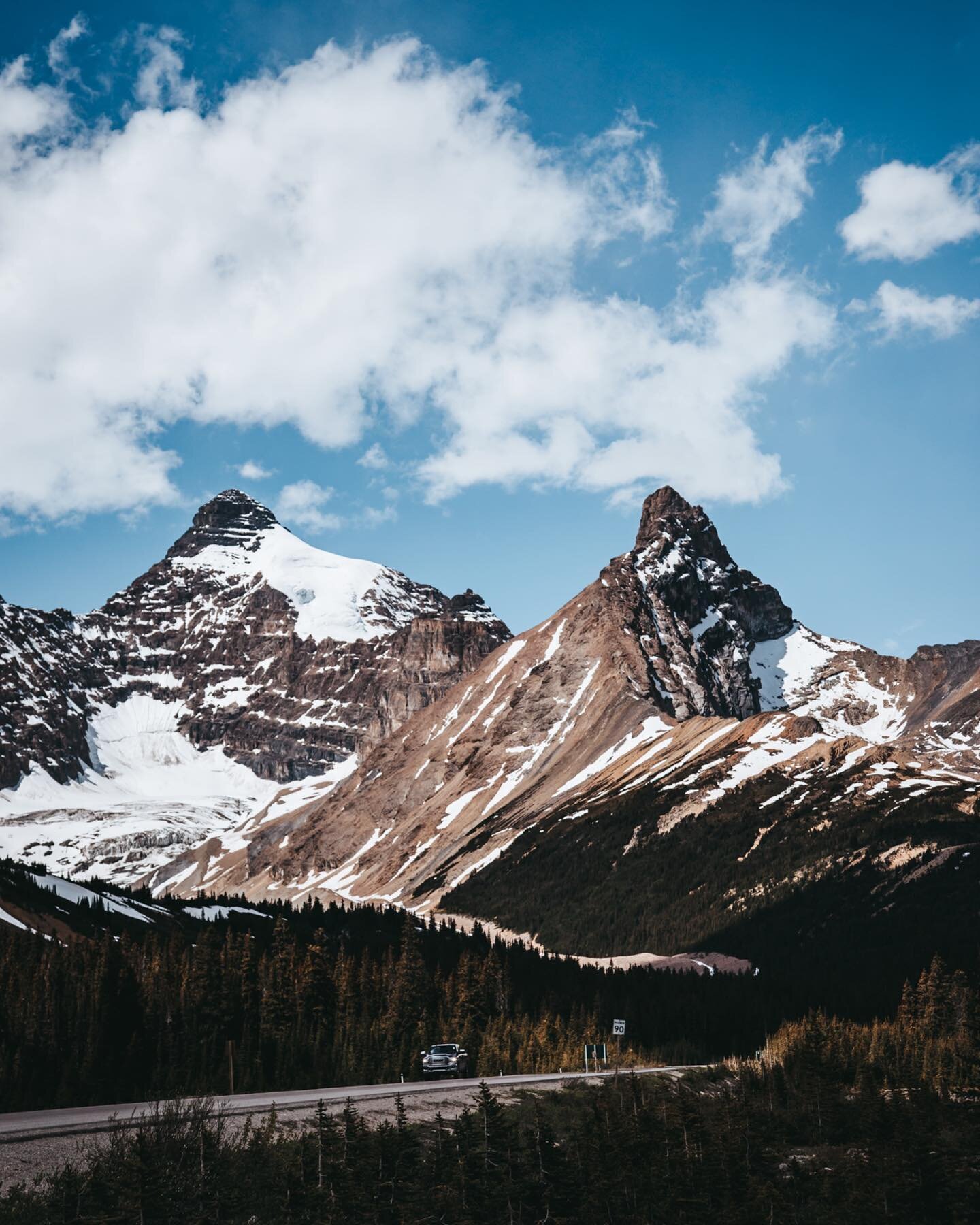 Hello Canada, you are beautiful.
.
#elk #mountains #alberta #britishcolumbia #ca #canada #lodge #glacier #mountaingoat #waterfall #roadtrip #toyota #canonphotography #picutreoftheday #explorecanada