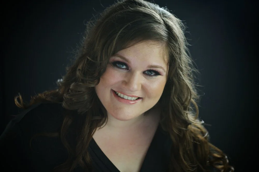 INSPIRATIONAL CONCERTS BY KELLEY The good news about God in song Kelley is an accomplished pianist, singer, and songwriter who enjoys weaving music and her life's experiences together into an uplifting concert experience that will leave you refreshed and encouraged. You may contact her through this website or find out more about her at her own website: www.kelleylorencin.com