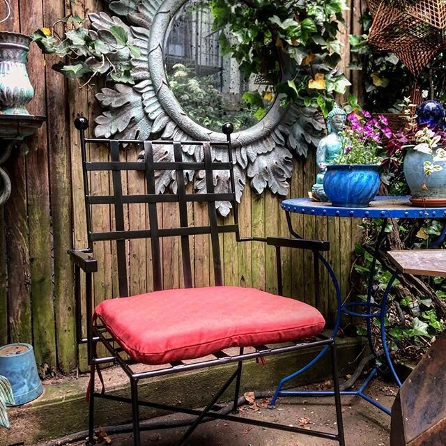 My deep hatred for plastic furniture forced me to make new Club Chairs for the garden. Based on the existing dining chairs (last picture). #parkslope #gardendesign #garden #outdoorliving #landscapedesign #hamptons #hamptonsstyle