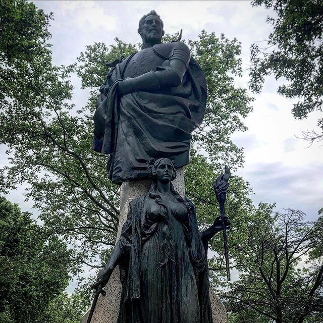 A statue I've never noticed. On my bike trip through lower Manhattan yesterday.