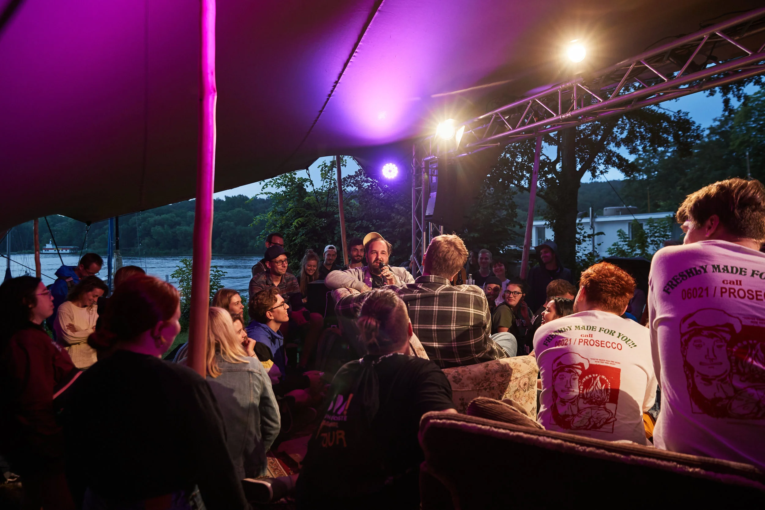 Socialmedia_auf_die_Ohren 584.JPG