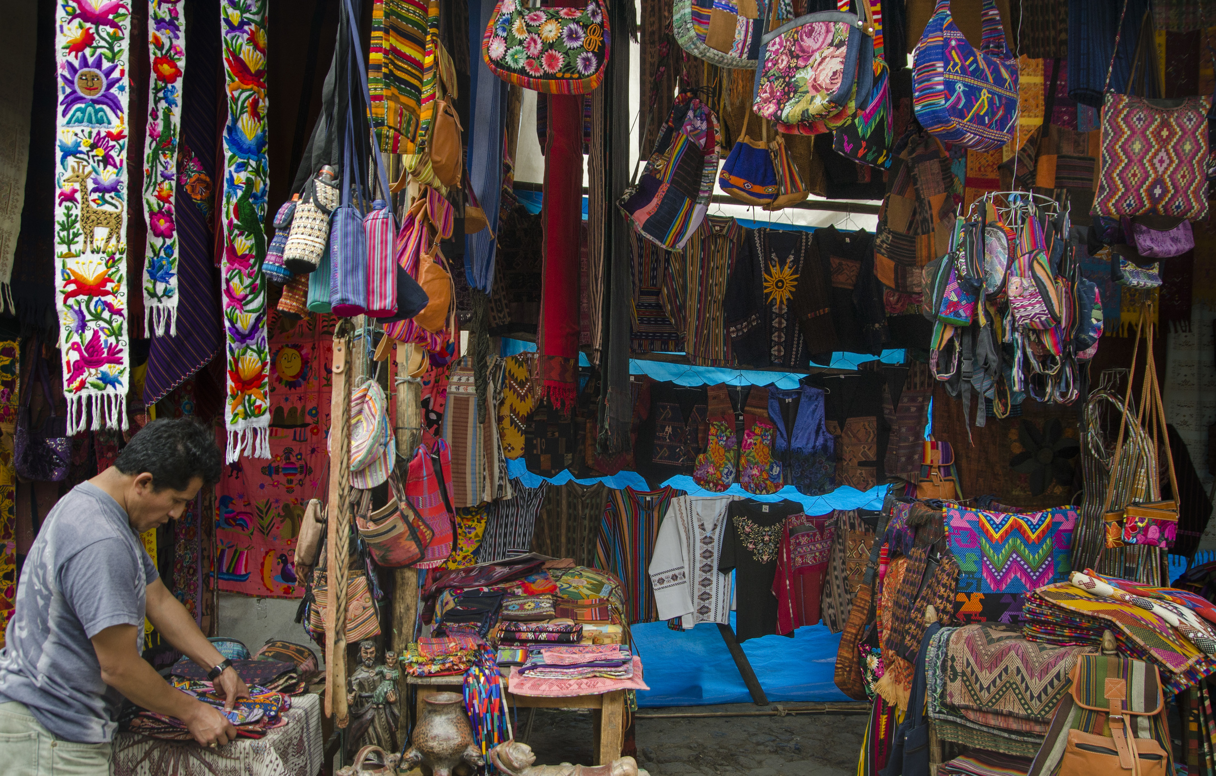  Chichicastenango: Vendor 