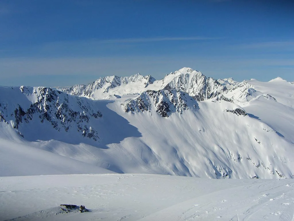 BC Canada Canada offers the ideal combination of incredible snow conditions, breath taking wilderness terrain, and wonderful warm hospitality – the ingredients that we believe make the perfect heliski or catski holiday.
