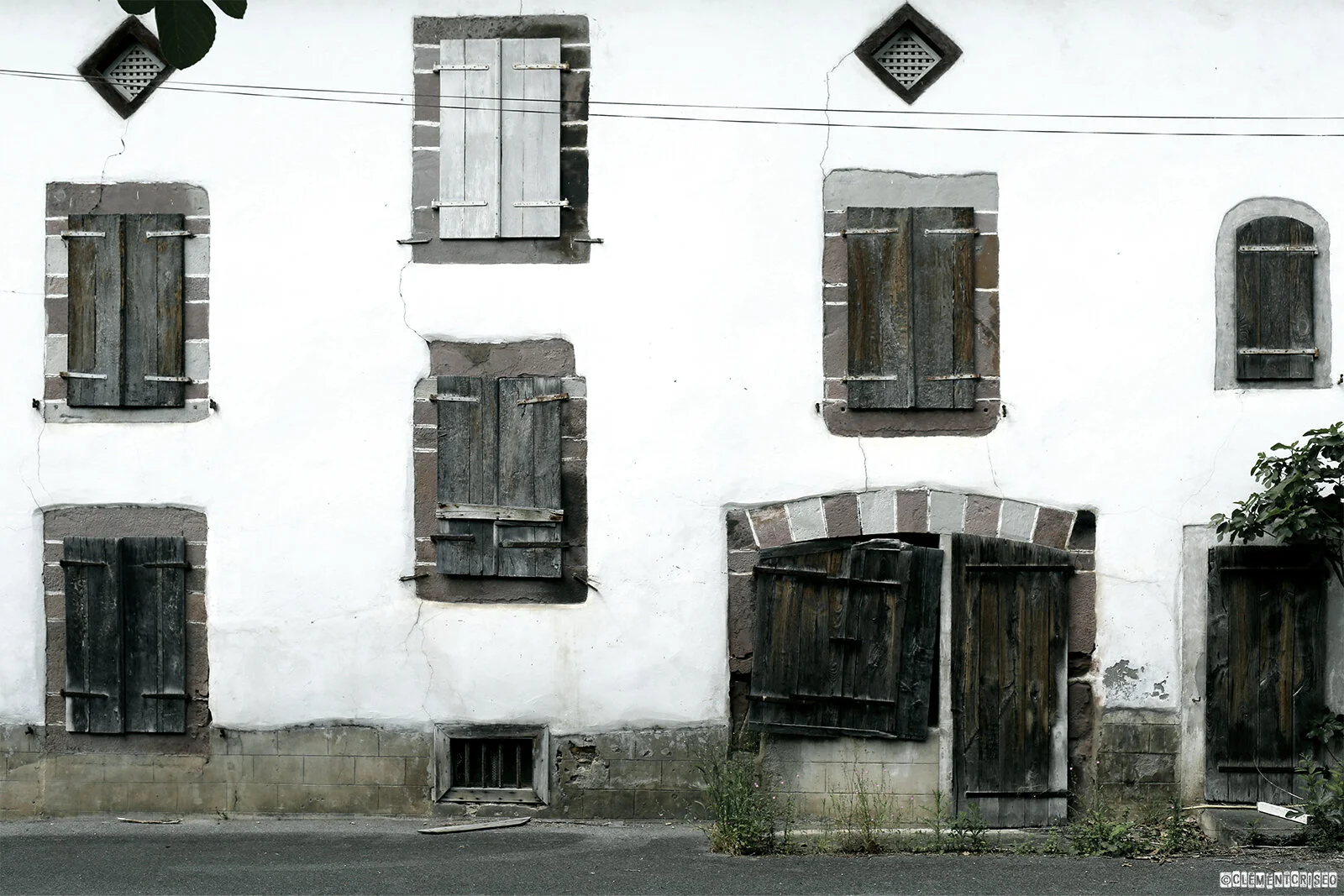 Asymétrique