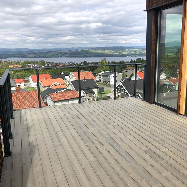Rekkverk montert av oss som gjør utsikten enda bedre😊