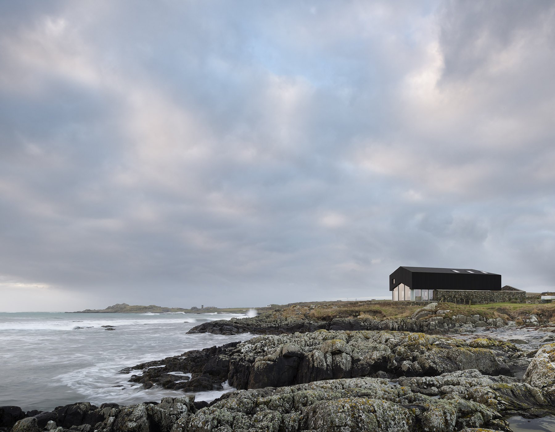 TAIGH NA TRAIGH