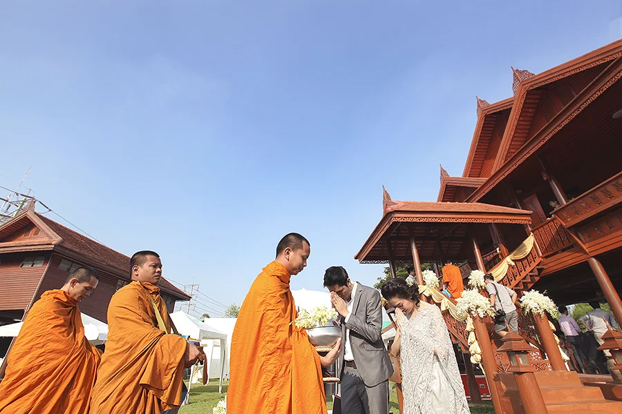 Bangkok Thailand Wedding of Ruj Tai
