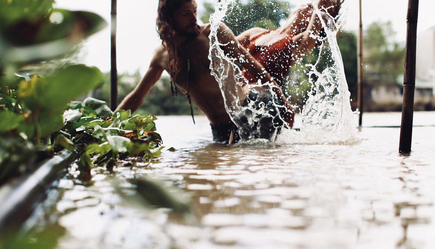 junebug weddings photographer in malaysia specializing in destination engagement and wedding elopement . kurtahs studio . europe scotland elopement photography in vietnam mekong delta . 国家艺术人像／婚纱摄影师 . 2015.jpg