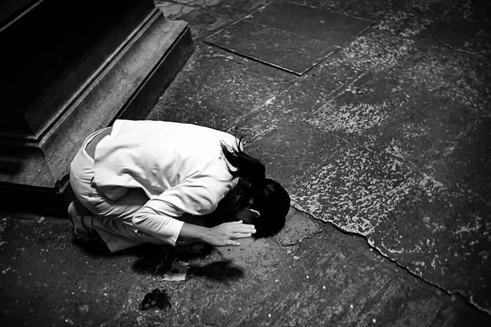  A pilgrim arriving at the Holy Sepulchre Church. Jerusalem 2010. 