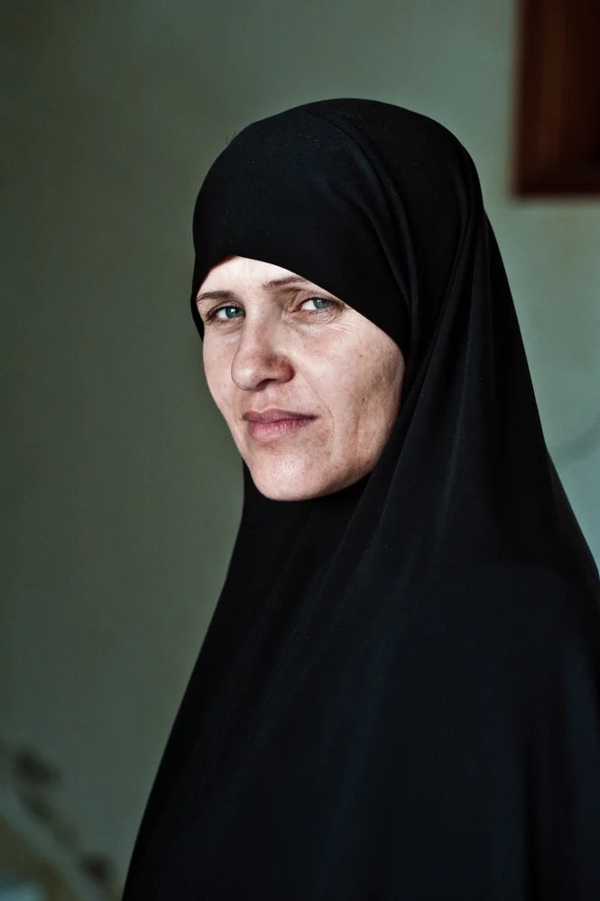   Name:   FATMA AL ZIQ     From:   Gaza Strip     Date of birth:   30/11/1968     Age at arrest:   39 years old     Number of children and age of children when   arrested :  Mahmoud (19), Somayya (18  ), Belal (16), Sarah (14), Ali (13), Zakariya (10