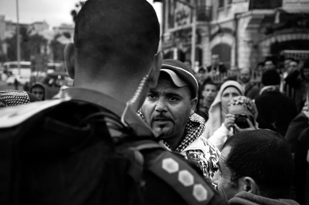  A Palestinian confronting a Israeli policeman during a Palestinian demonstration against the entry restriction at the old city of Jerusalem. Damascus Gate; Jerusalem. 
