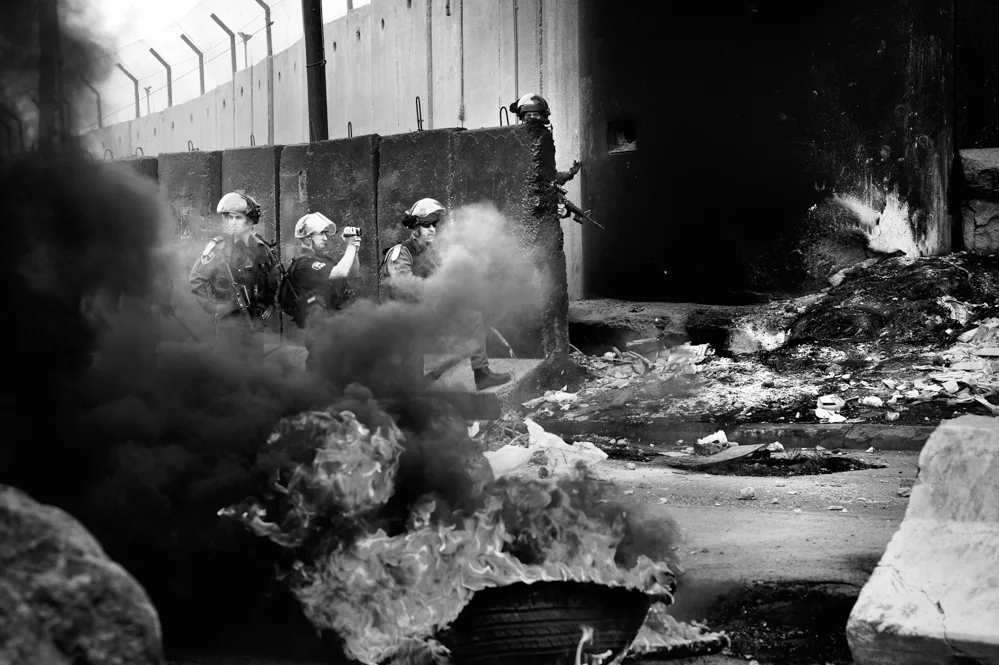  A group of Israeli policemen during clashes with Palestinians at the Qalandiya check point. 