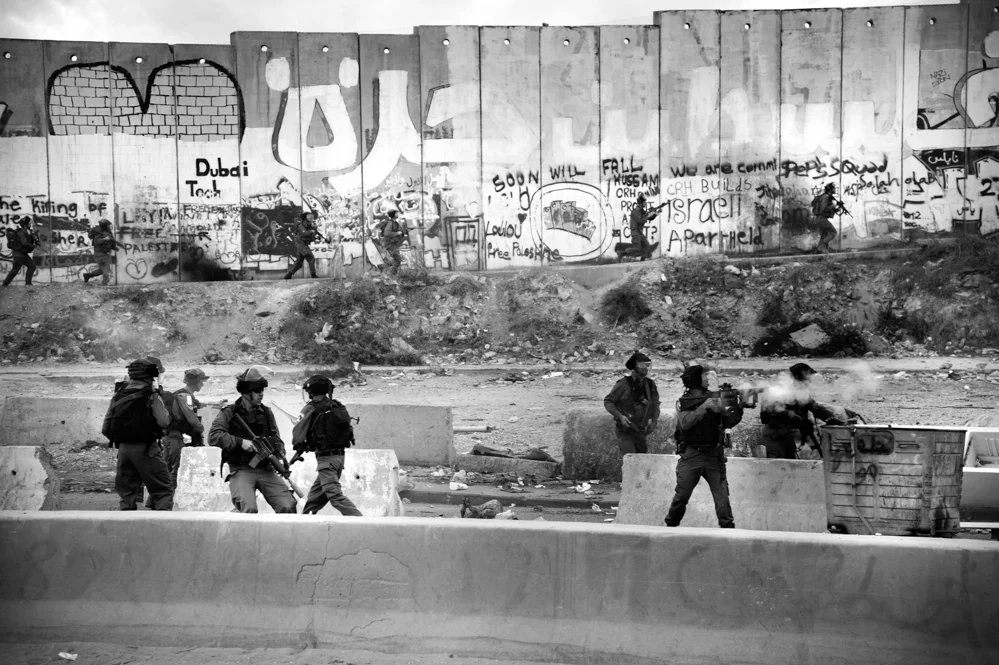  A group of Israeli policemen during clashes with Palestinians at the Qalandiya check point. 
