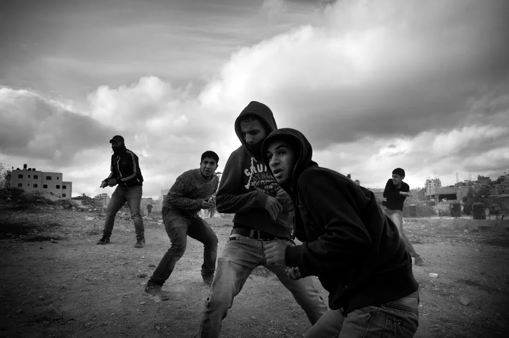  Young Palestinians clashes with the Israeli police at the Qalandiya check point. 
