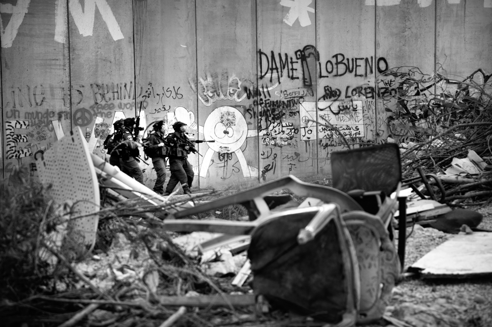  A group of Israeli policemen during clashes with Palestinians at the Qalandiya check point. 