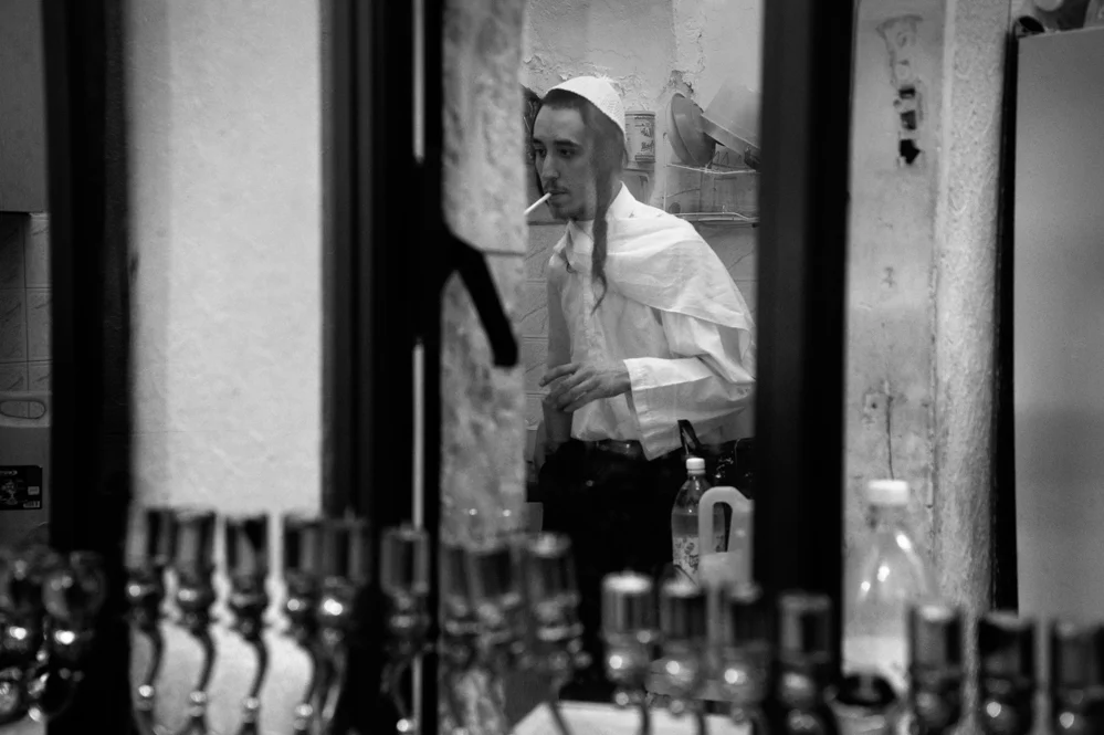  Preparation for the celebration of the last day of Hannukkah. Ultra orthodox neighborhood of Mea Shearim; Jerusalem 