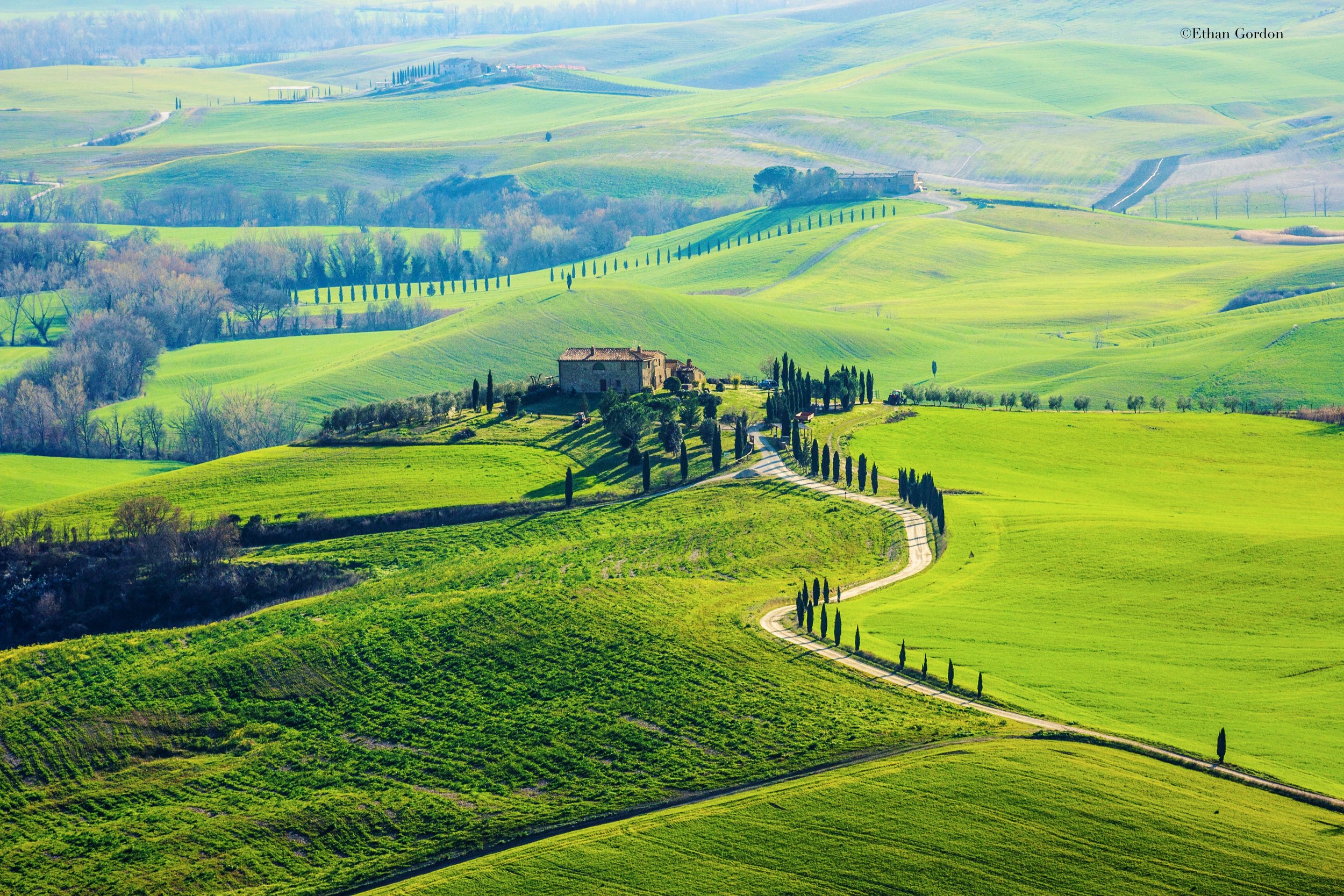 Swirl through Tuscan wine country!