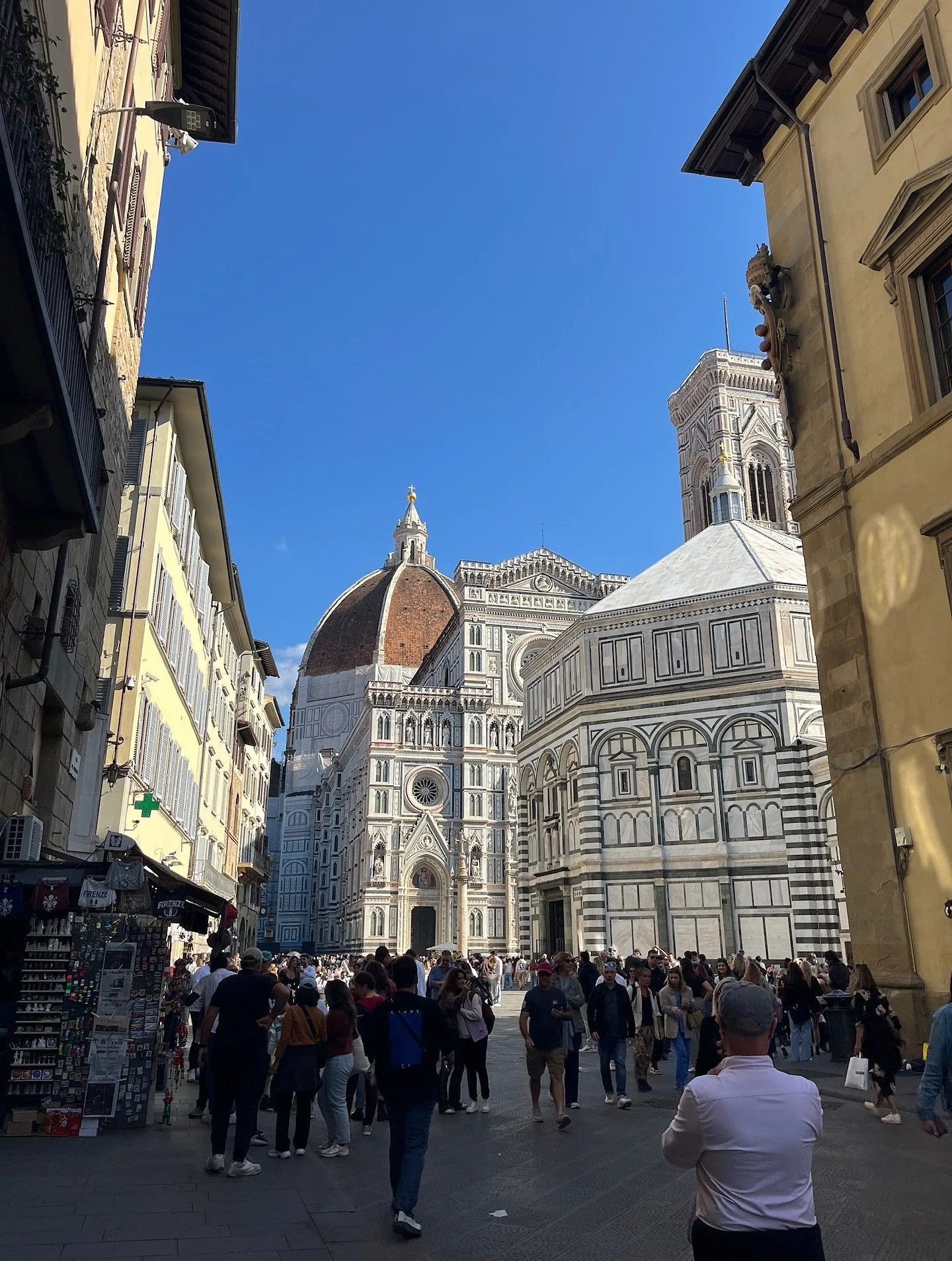 WHO ELSE IS NOT READY FOR OCTOBER IN FLORENCE TO BE OVER 🥲
In no particular order, some snacks and sights from over the last month
Macchiatone (big macchiato) and pastries at @caffegilli (yes, they’ve gone festive with Halloween treats 👀),