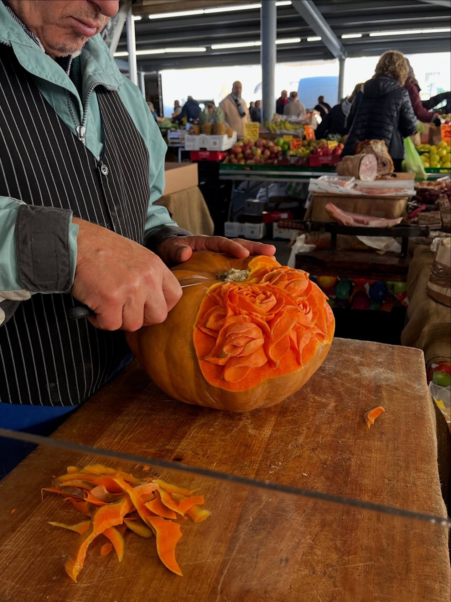 POV: SANT&rsquo;AMBROGIO FIRENZE⚜️

November actually might be my new favorite month, especially for our mercato di sant&rsquo;Ambrogio

Pls enjoy seasonal finds, food tour snacks, pasticcini mignon, local crafts and my Florentine kitchen soup 🥣 

L