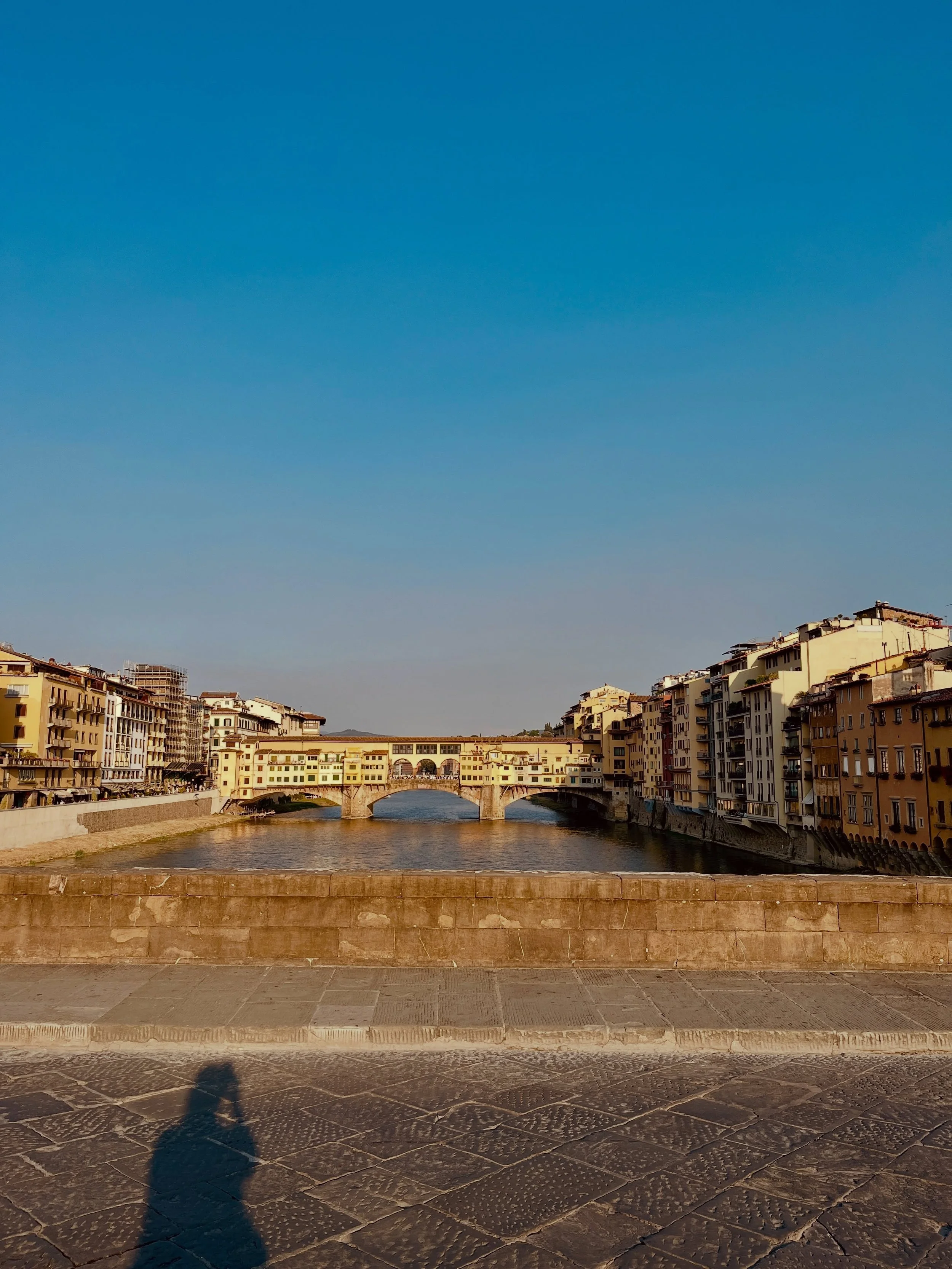 Florence this July was not for the faint of heat 😅 

Despite the muggy humidity and unrelenting temps since May, I managed to make the most of it. Shout-out to our food tour guests who have braved these hot streets for delicious eats! 👏 

Not gonna