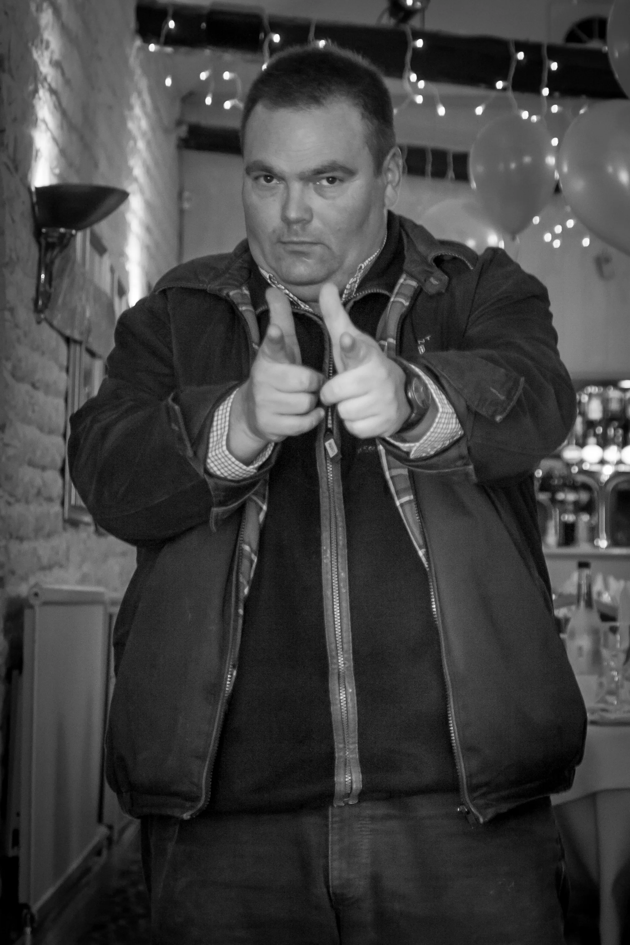 Simon Fingers_mono.jpg